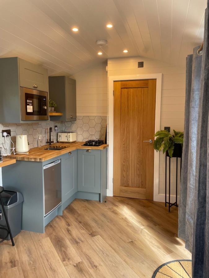 Dee Lodge With Private Hot Tub Llangollen Buitenkant foto